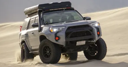 Extreme LED amber and white light bar on Toyota 4Runner